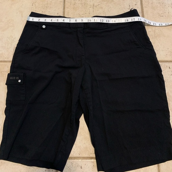Izod Black Cargo Bermuda Shorts size 12-14 - Picture 6 of 6